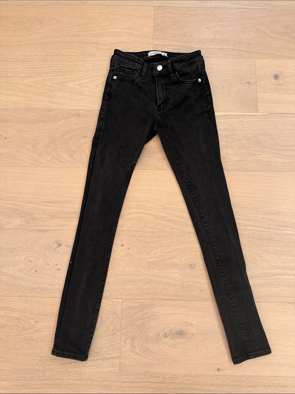 Abercrombie and Fitch Super Skinny Mid Rise Jean 24 00R Blaxk